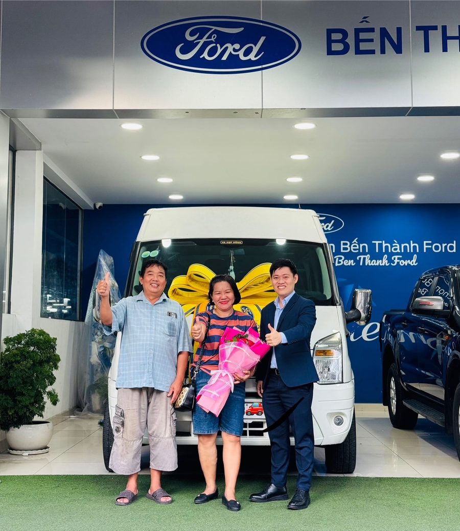 Ford Transit mới nhận xe